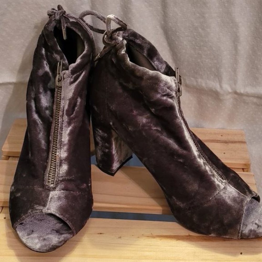 zip front bootie